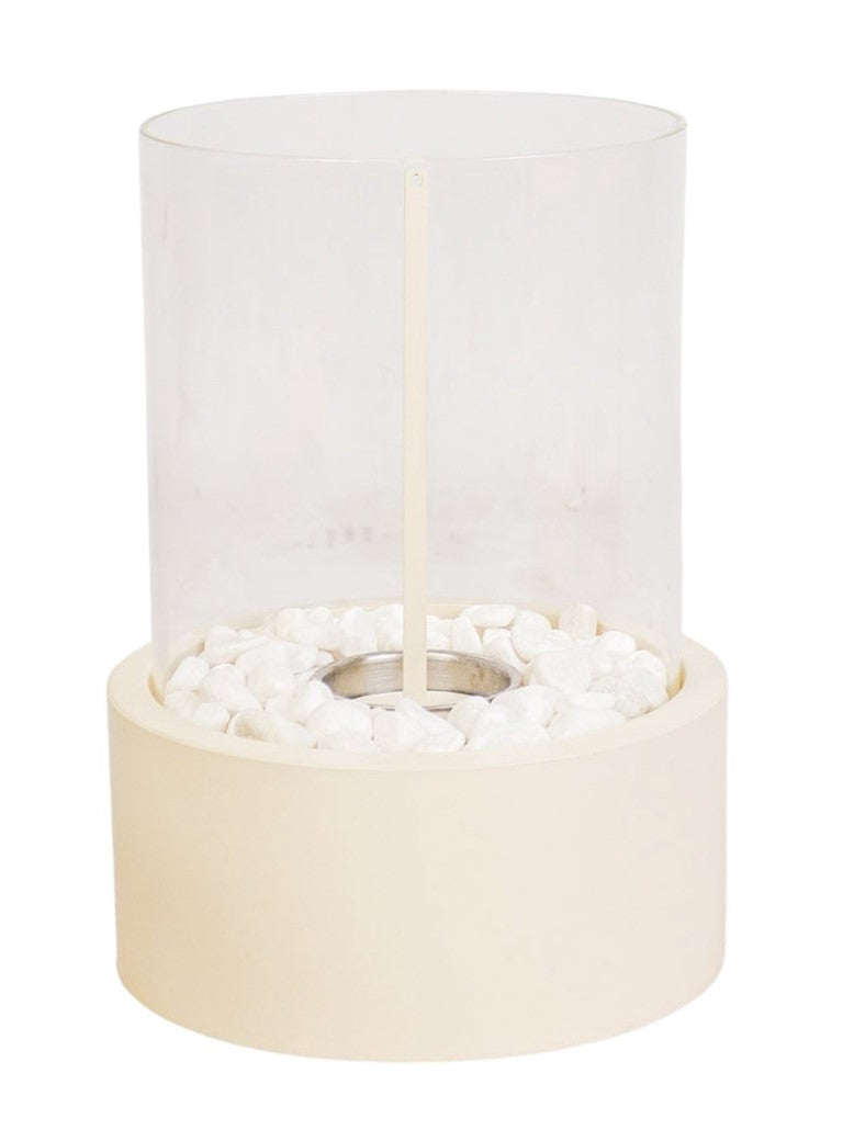 Der runde Bio Ethanol Tisch Brenner mit Deko Steinen von Housevitamin in Beige schafft mit dekorativen Steinen und Windglas eine warme stilvolle Atmosphäre!