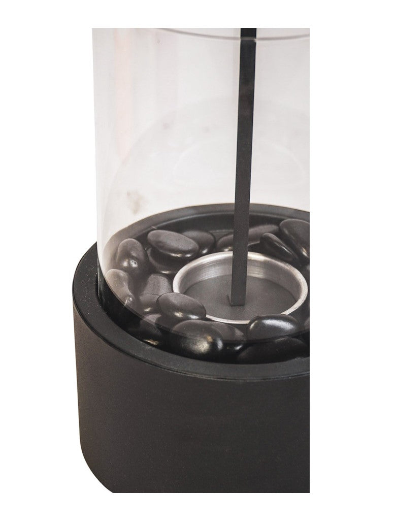 Der runde Bio Ethanol Tisch Brenner mit Deko Steinen von Housevitamin in Schwarz schafft mit dekorativen Steinen und Windglas eine warme stilvolle Atmosphäre!