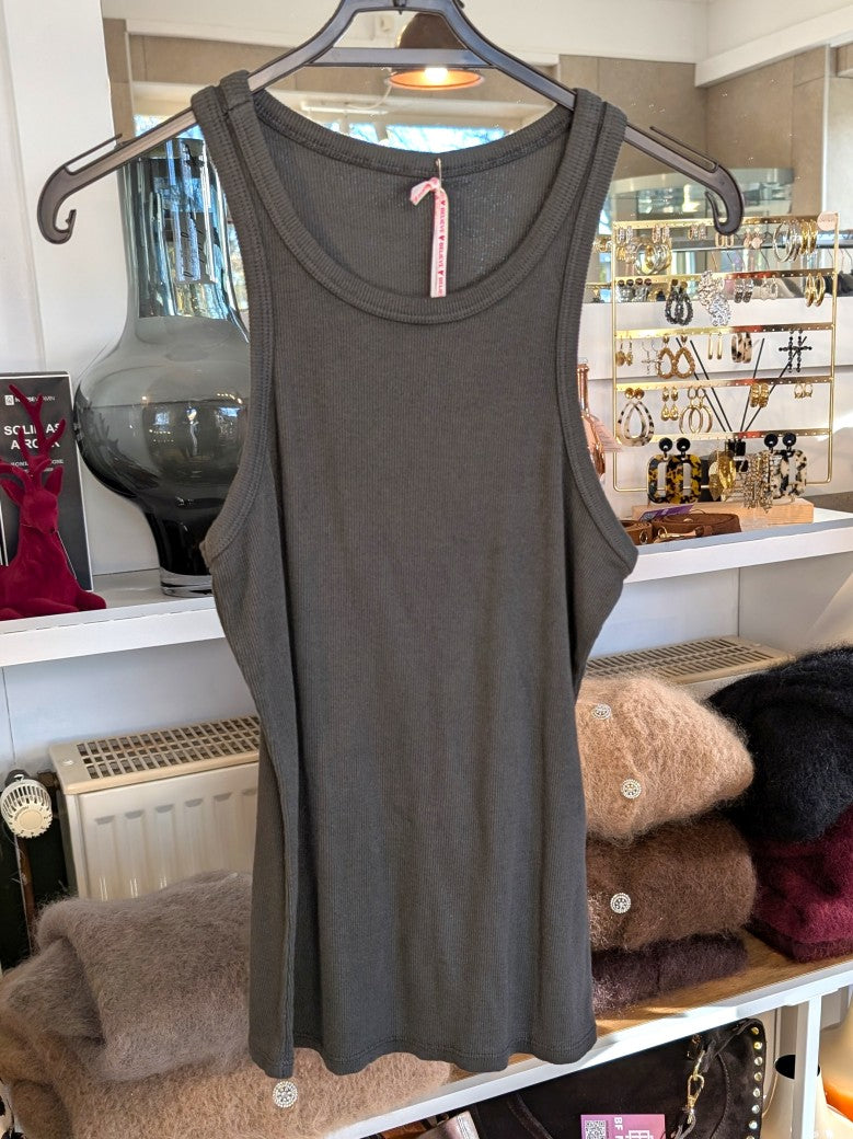 Klassisches Baumwoll-Top mit gerippter Struktur in Grau - vielseitige Styling-Kombinationen von Casual bis elegant. Unverzichtbares Basis-Piece!