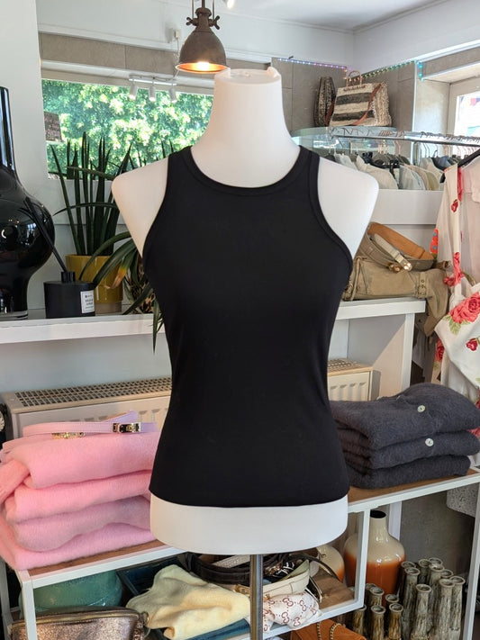 Klassisches Baumwoll-Top mit gerippter Struktur in Schwarz - vielseitige Styling-Kombinationen von Casual bis elegant. Unverzichtbares Basis-Piece!