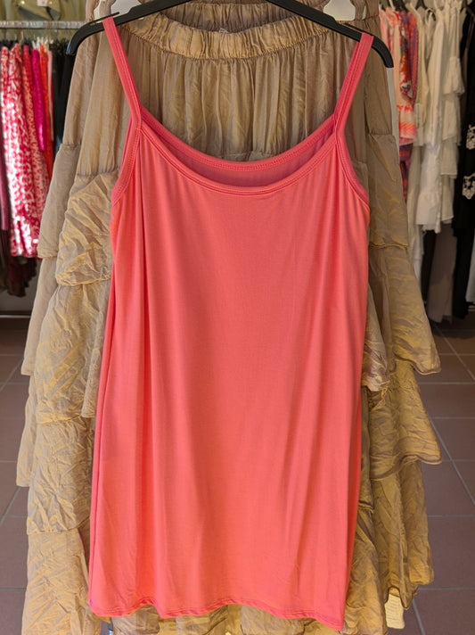 Dieses ultra-lange Top aus weicher Viskose in einem lebendigen Pink setzt modische Akzente und sorgt für ein angenehmes Tragegefühl. Hol`es Dir jetzt!