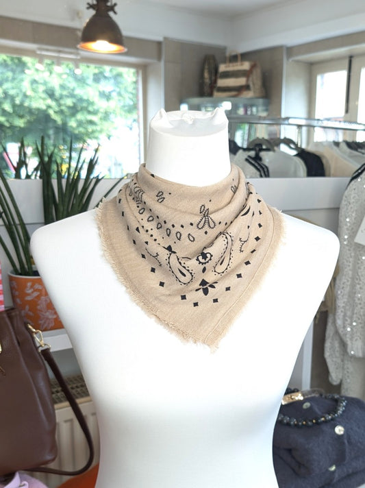 Elegantes Bandana-Tuch aus 85% Merino-Wolle 15% Kaschmir für außergewöhnliche Weichheit und atmungsaktive Wärmeleistung - als Kopftuch, Halstuch, Schulterumhang