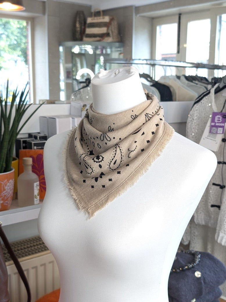 Elegantes Bandana-Tuch aus 85% Merino-Wolle 15% Kaschmir für außergewöhnliche Weichheit und atmungsaktive Wärmeleistung - als Kopftuch, Halstuch, Schulterumhang