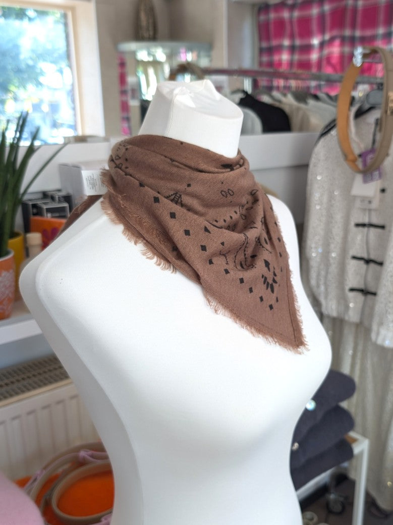 Elegantes Bandana-Tuch aus 85% Merino-Wolle 15% Kaschmir für außergewöhnliche Weichheit und atmungsaktive Wärmeleistung - als Kopftuch, Halstuch, Schulterumhang