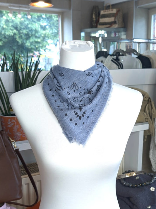 Elegantes Bandana-Tuch aus 85% Merino-Wolle 15% Kaschmir für außergewöhnliche Weichheit und atmungsaktive Wärmeleistung - als Kopftuch, Halstuch, Schulterumhang