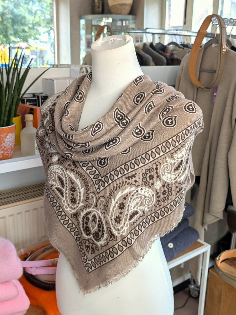 Elegantes Tuch Schal aus 100% Viskose, raffinierter ethnischer Charakter durch florales Paisley Muster im Kujten-Stil - als Kopftuch, Halstuch, Schulterumhang