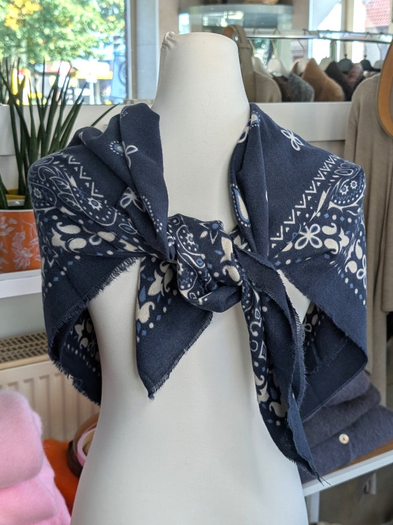 Elegantes Bandana-Tuch aus 100% Viskose, raffinierter ethnischer Charakter durch florales Paisley Muster im Kujten-Stil - als Kopftuch, Halstuch, Schulterumhang