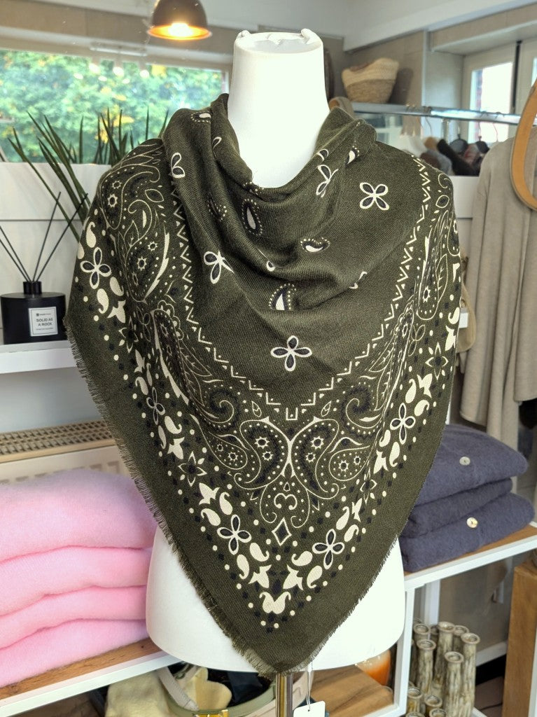 Elegantes Bandana-Tuch aus 100% Viskose, raffinierter ethnischer Charakter durch florales Paisley Muster im Kujten-Stil - als Kopftuch, Halstuch, Schulterumhang
