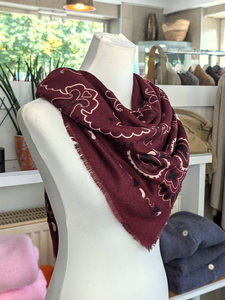 Elegantes Bandana-Tuch aus 100% Viskose, raffinierter ethnischer Charakter durch florales Paisley Muster im Kujten-Stil - als Kopftuch, Halstuch, Schulterumhang