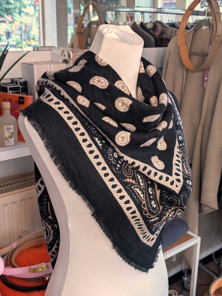 Elegantes Bandana-Tuch aus 100% Viskose, raffinierter ethnischer Charakter durch florales Paisley Muster im Kujten-Stil - als Kopftuch, Halstuch, Schulterumhang