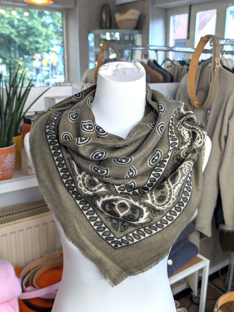 Elegantes Bandana-Tuch aus 100% Viskose, raffinierter ethnischer Charakter durch florales Paisley Muster im Kujten-Stil - als Kopftuch, Halstuch, Schulterumhang