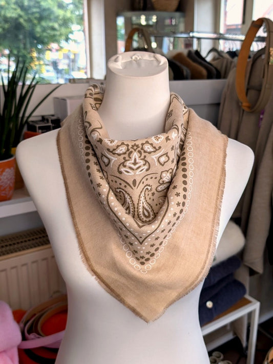 Elegantes Bandana-Tuch aus 100% Viskose, raffinierter ethnischer Charakter durch florales Paisley Muster im Kujten-Stil - als Kopftuch, Halstuch, Schulterumhang