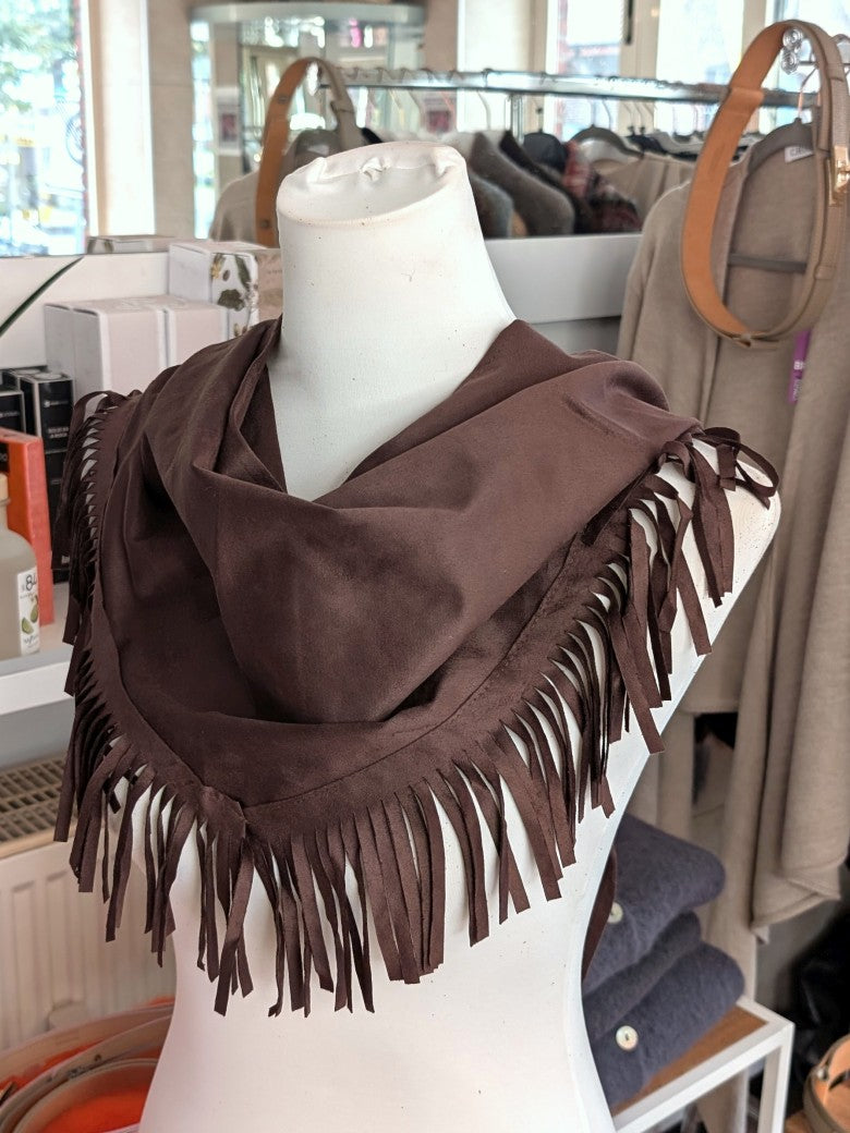 Elegantes Dreieckstuch aus weicher Viskose mit samtiger Haptik und Fransen in Coffee Braun verleiht jedem Outfit Raffinesse - langanhaltender Tragekomfort.