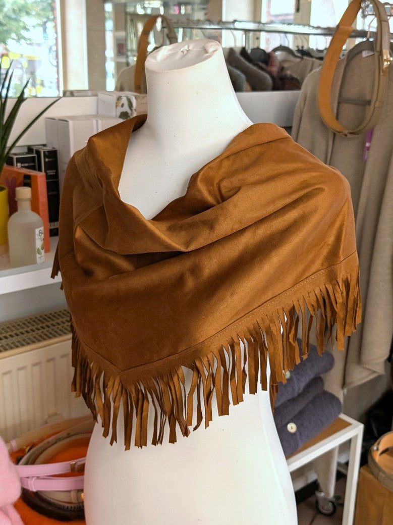 Elegantes Dreieckstuch aus weicher Viskose mit samtiger Haptik und Fransen in Kupfer Braun verleiht jedem Outfit Raffinesse - langanhaltender Tragekomfort.