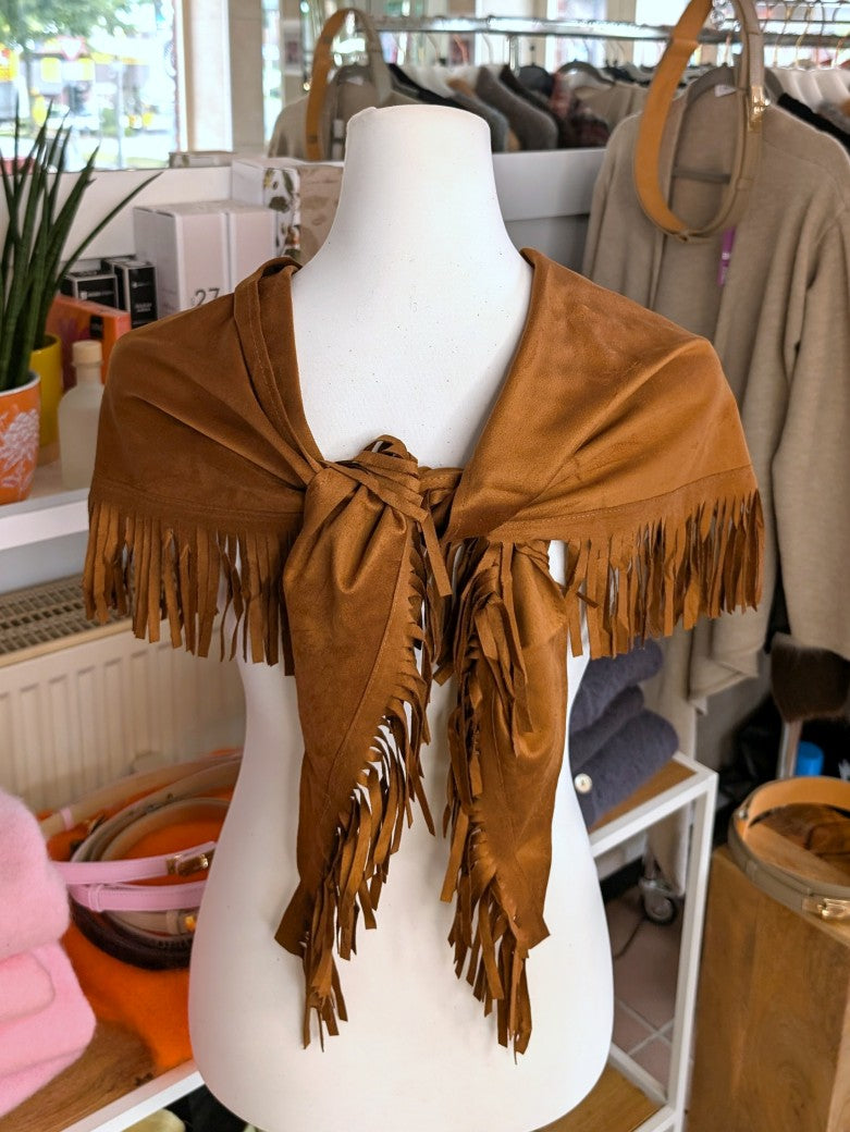Elegantes Dreieckstuch aus weicher Viskose mit samtiger Haptik und Fransen in Kupfer Braun verleiht jedem Outfit Raffinesse - langanhaltender Tragekomfort.