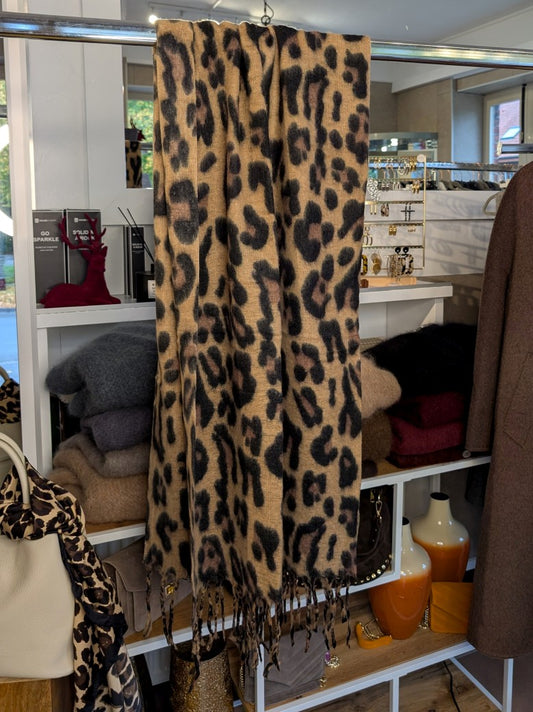 Elegantes Leo Muster Tuch in Beige Braun Schwarz mit Fransen aus hochwertiger Viskose und Wolle - Stylingmöglichkeiten von lässig bis chic!