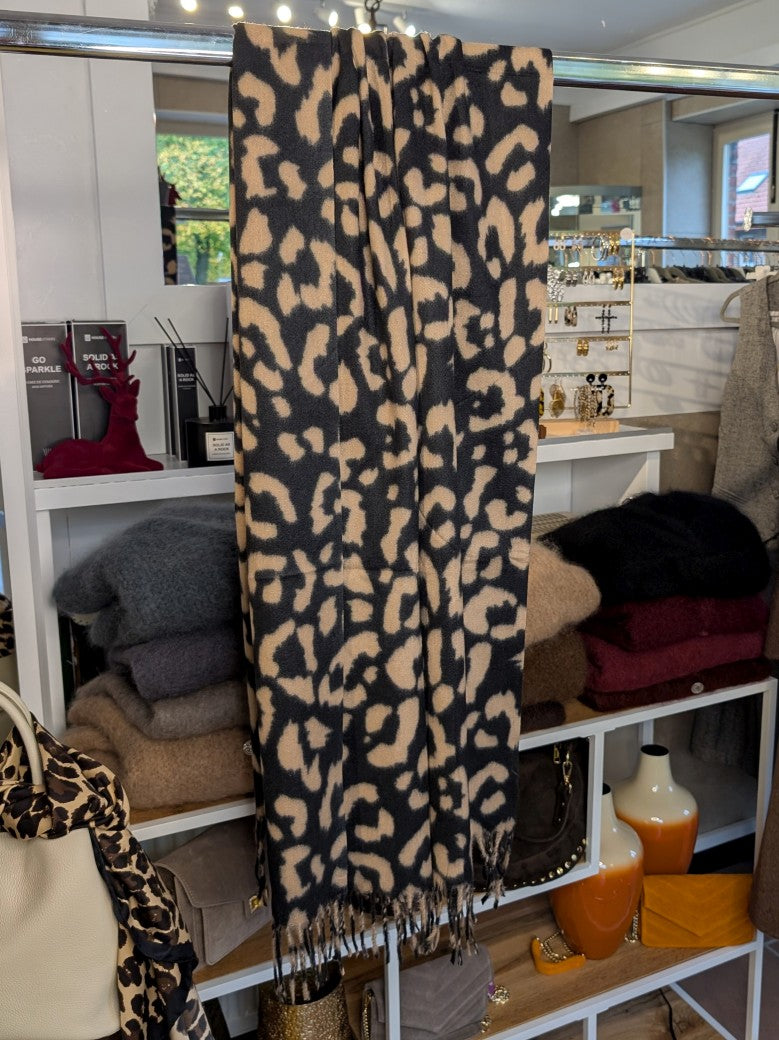 Elegantes Leo Muster Tuch in Schwarz Beige/Braun mit Fransen aus hochwertiger Viskose und Wolle - Stylingmöglichkeiten von lässig bis chic!