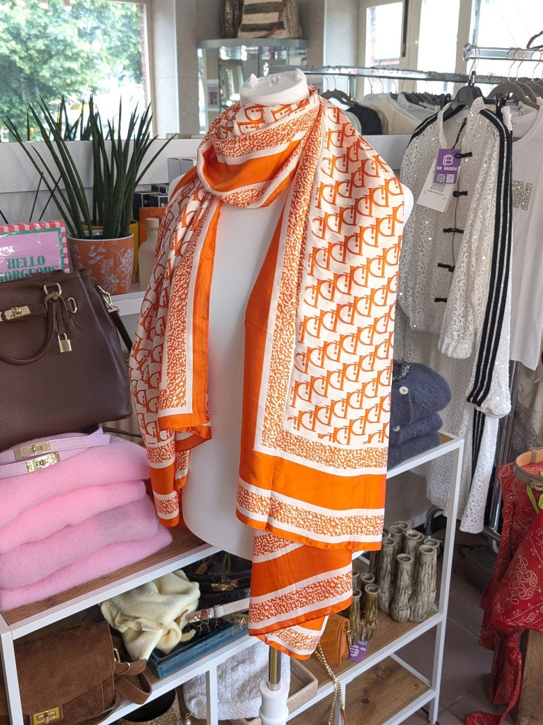 Hochwertiges Rechtecktuch im zeitlosen Dior-Stil in Crème Orange aus edler Seide und Viskose - als Schultertuch, Halstuch, Hüfttuch oder elegantes Accessoire.