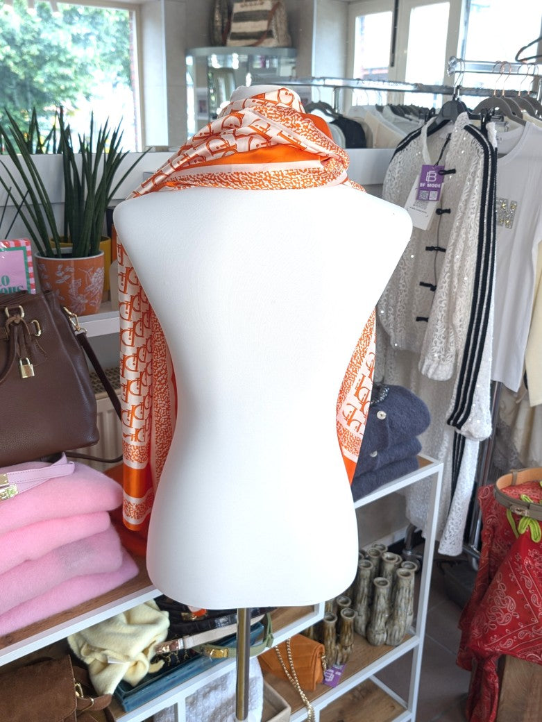 Hochwertiges Rechtecktuch im zeitlosen Dior-Stil in Crème Orange aus edler Seide und Viskose - als Schultertuch, Halstuch, Hüfttuch oder elegantes Accessoire.