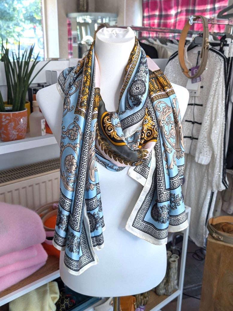 Hochwertiges Rechtecktuch im zeitlosen Versace-Stil in Crème Blau Khaki Gold aus Seide Viskose - als Schultertuch, Halstuch, Hüfttuch oder elegantes Accessoire.