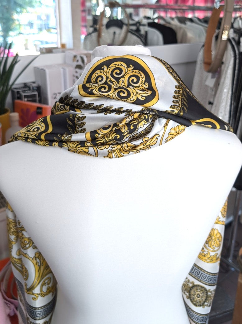 Hochwertiges Rechtecktuch im zeitlosen Versace-Stil in Crème Schwarz Gold aus Seide Viskose - als Schultertuch, Halstuch, Hüfttuch oder elegantes Accessoire.