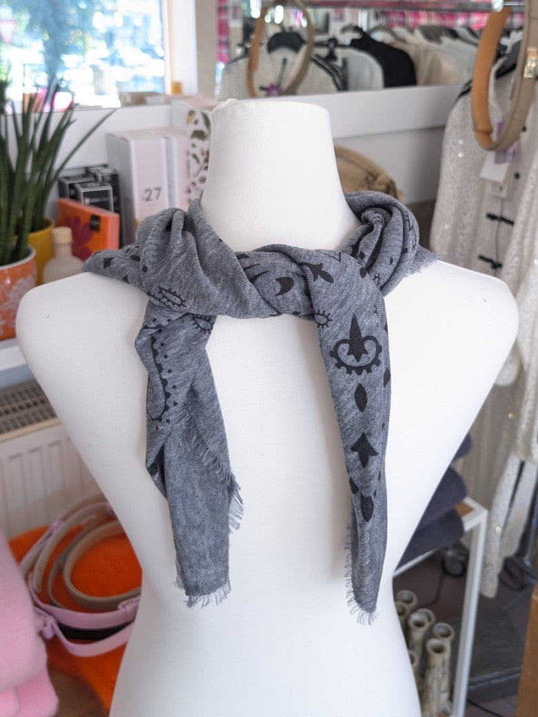Raffiniert elegantes Paisley Tuch aus Kaschmir Merino Wolle in Grau Schwarz. Styling als Halstuch, Kopftuch, Tuch um die Hüften oder stilvolles Accessoire!