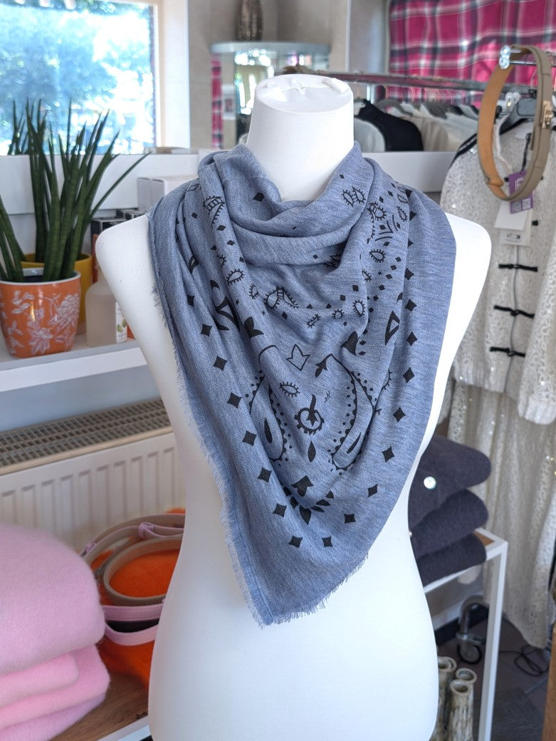 Raffiniert elegantes Paisley Tuch aus Kaschmir Merino Wolle in Hellblau Grau. Styling als Halstuch, Kopftuch, Tuch um die Hüften oder stilvolles Accessoire!