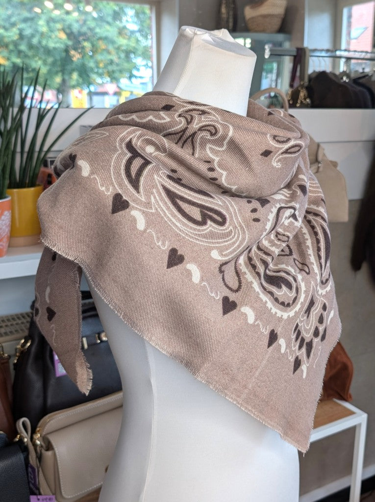 Elegantes Tuch Schal aus 100% Viskose, raffinierter ethnischer Charakter durch florales Paisley Muster im Kujten-Stil - als Kopftuch, Halstuch, Schulterumhang