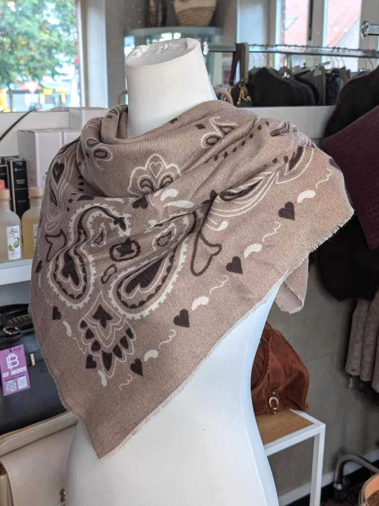 Elegantes Tuch Schal aus 100% Viskose, raffinierter ethnischer Charakter durch florales Paisley Muster im Kujten-Stil - als Kopftuch, Halstuch, Schulterumhang