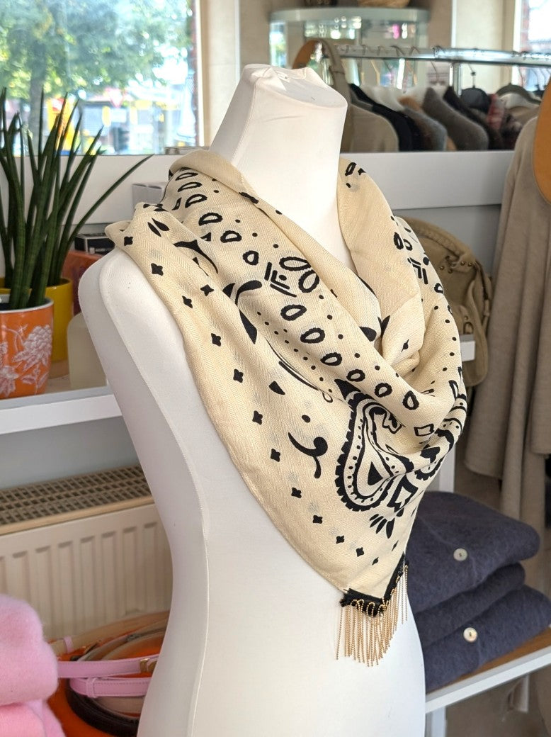 Elegantes Bandana-Tuch aus 100% Viskose, raffinierter ethnischer Charakter durch florales Paisley Muster im Kujten-Stil - als Kopftuch, Halstuch, Schulterumhang
