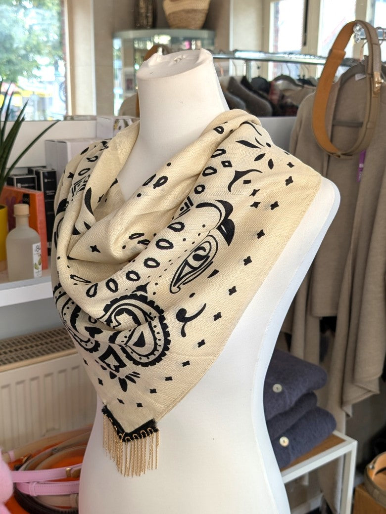 Elegantes Bandana-Tuch aus 100% Viskose, raffinierter ethnischer Charakter durch florales Paisley Muster im Kujten-Stil - als Kopftuch, Halstuch, Schulterumhang