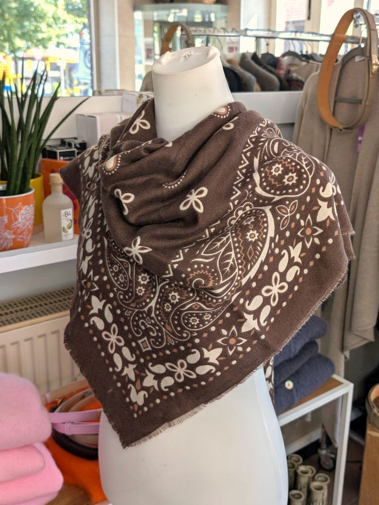Elegantes Tuch Schal aus 100% Viskose, raffinierter ethnischer Charakter durch florales Paisley Muster im Kujten-Stil - als Kopftuch, Halstuch, Schulterumhang