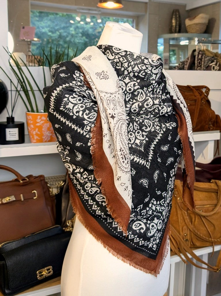Elegantes Tuch Schal aus 100% Viskose, raffinierter ethnischer Charakter durch florales Paisley Muster im Kujten-Stil - als Kopftuch, Halstuch, Schulterumhang