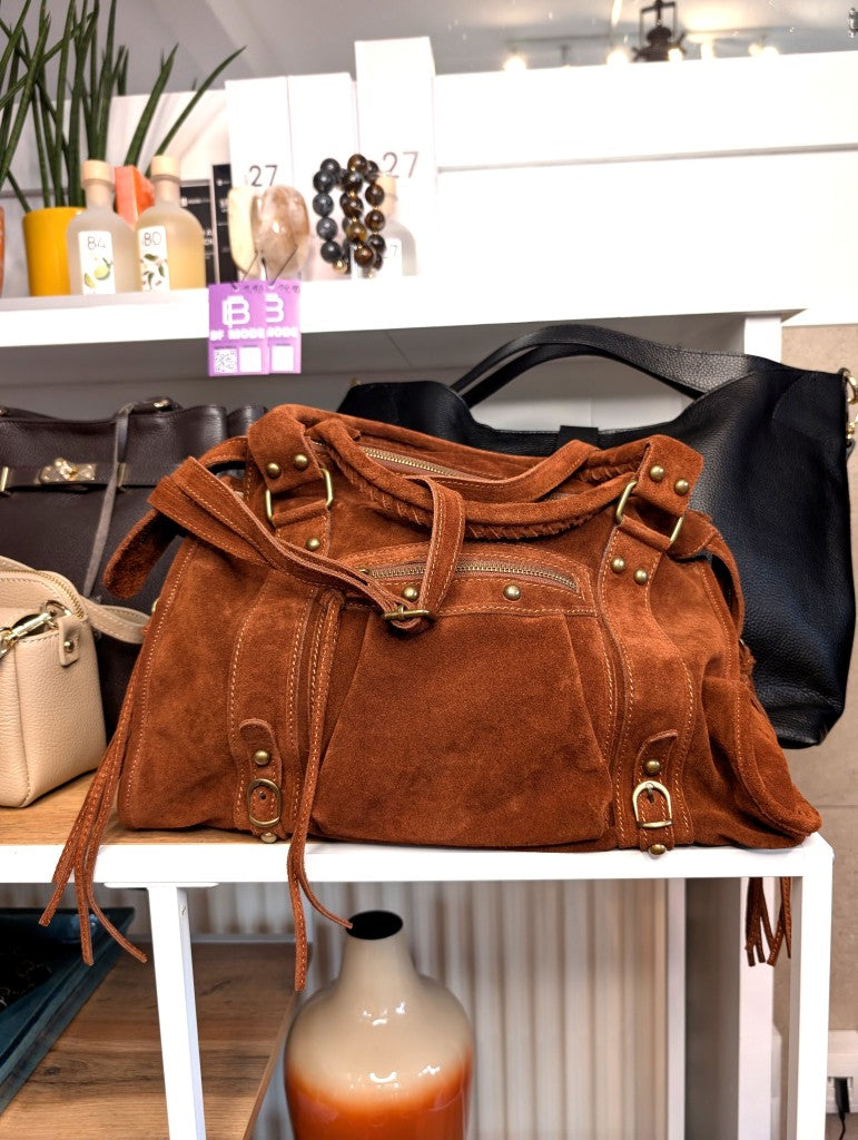 Elegante geräumige Wildledertasche im angesagten Balenciaga City Bag Stil - hochwertige Verarbeitung mit charakteristischen Fransen und Beschlägen in Antik Gold.