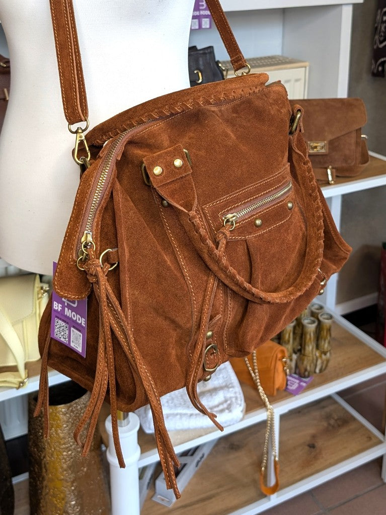 Elegante geräumige Wildledertasche im angesagten Balenciaga City Bag Stil - hochwertige Verarbeitung mit charakteristischen Fransen und Beschlägen in Antik Gold.