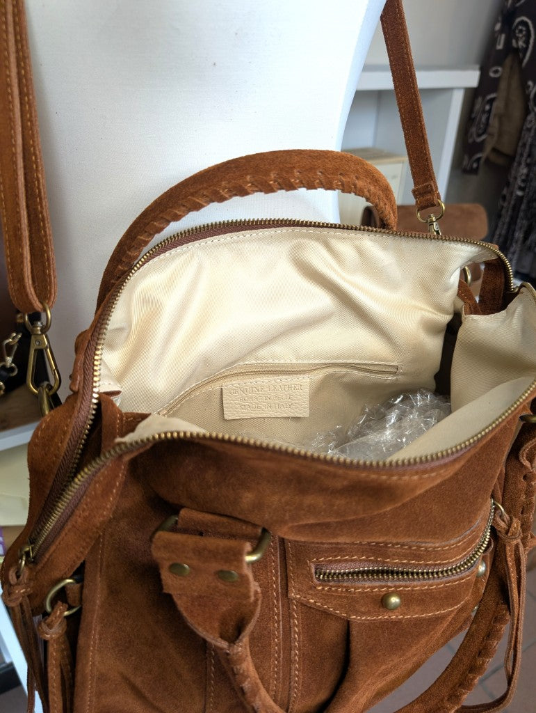 Elegante geräumige Wildledertasche im angesagten Balenciaga City Bag Stil - hochwertige Verarbeitung mit charakteristischen Fransen und Beschlägen in Antik Gold.