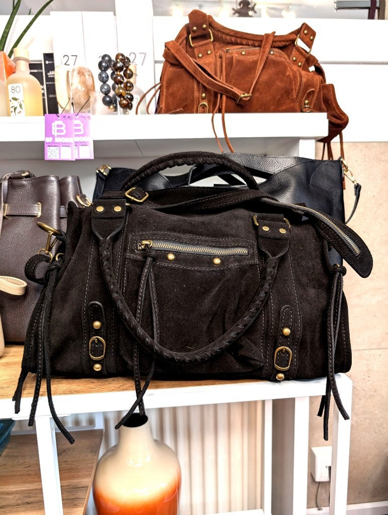 Elegante geräumige Wildledertasche im angesagten Balenciaga City Bag Stil - hochwertige Verarbeitung mit charakteristischen Fransen und Beschlägen in Antik Gold.