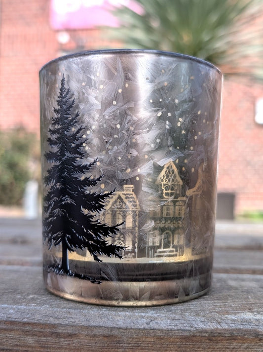 Elegantes Windlicht aus dickem Glas mit Wintermotiven Weihnachtsbäume gemütliche Häuser im Schnee in warmen Gold- Brauntönen. Perfekt für Tischdeko Fensterbank.