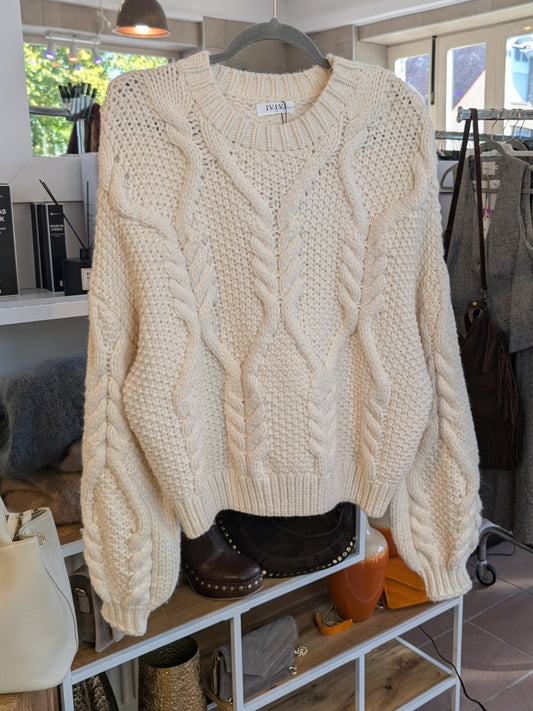 Der Zopfmuster Pulli aus weicher Viskose und Nylon in Creme ist ein zeitloses Statement für stilbewusste Frauen - perfekt für den Alltag und gemütliche Tage!