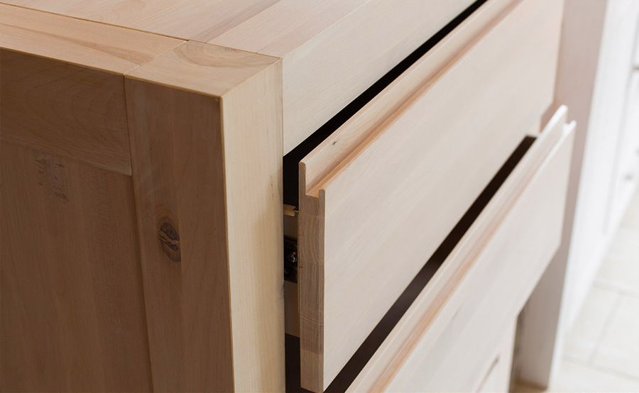 SOLIDO Massivholz Kommode – Handgefertigte Eleganz für Ihr Zuhause