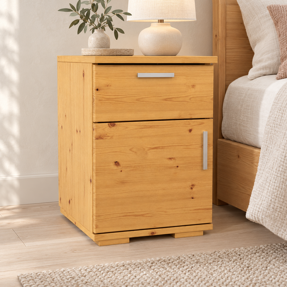 Nobis Kiefer Nachttisch | Massivholz Nachtschrank mit 1 Schublade und 1 Tür | 100% Bio Kiefer