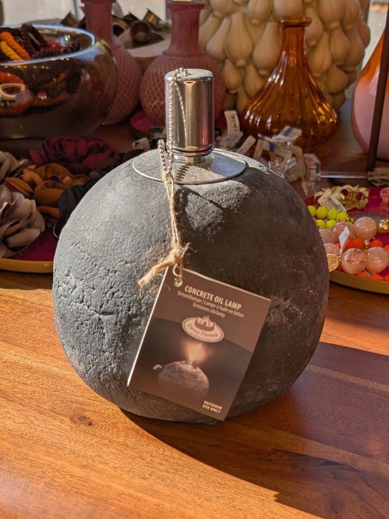 Schlichte graue Öllampe aus Beton mit Löschfeckel Größen S und L. Wird mit Lampenöl befüllt, nicht im Lieferumfang enthalten.
